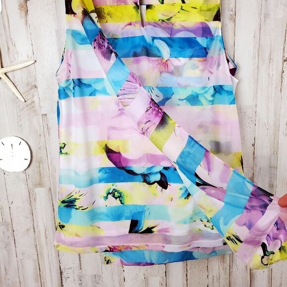 Worthington Floral Wrap Tank Top Size Medium - Picture 9 of 12